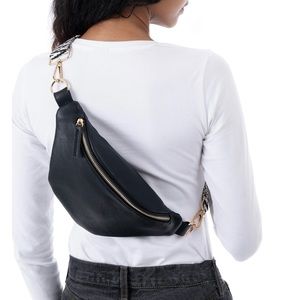 NWOT Interchangeable straps on black belt bag